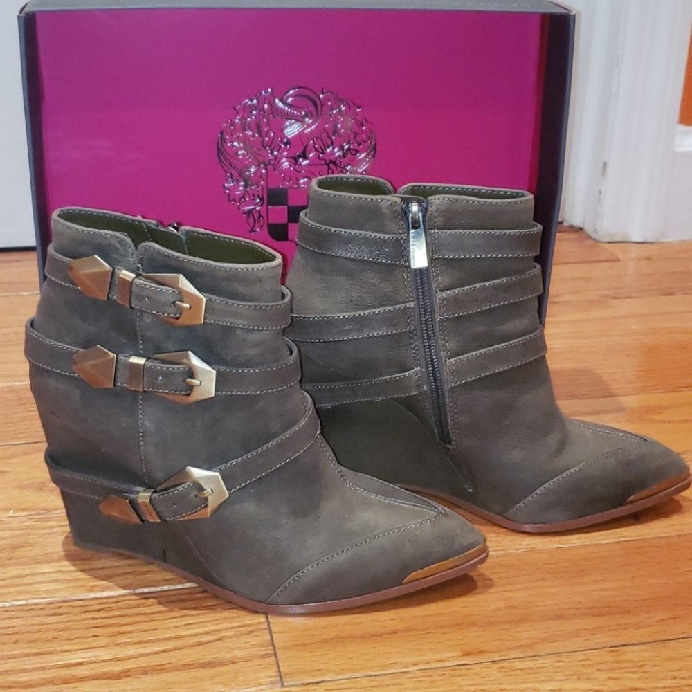Vince Camuto Olive Drab Wedged Boots With Gold Buckles size 8